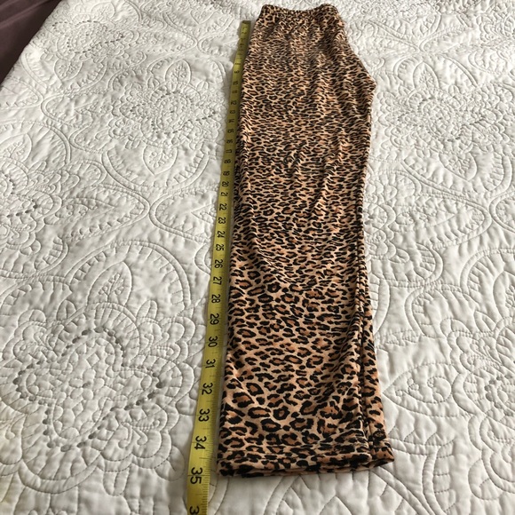 Smokin’ Hot Leopard Leggins Animal Print - Picture 5 of 8